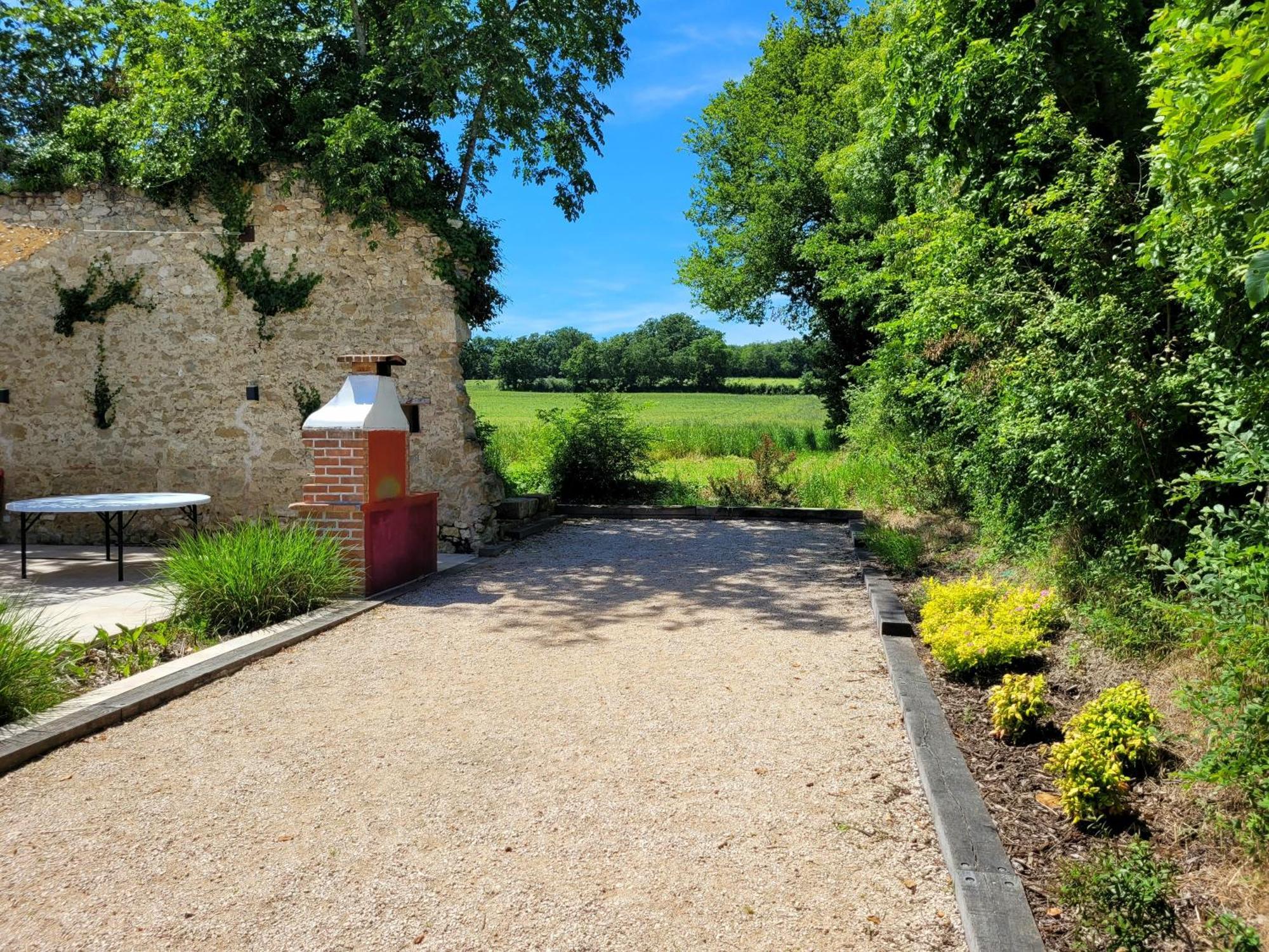 Saint-Sauvy Gite Campagne Famille 15 Pers Piscine Chauffee Jeux Enfants Petanque מראה חיצוני תמונה
