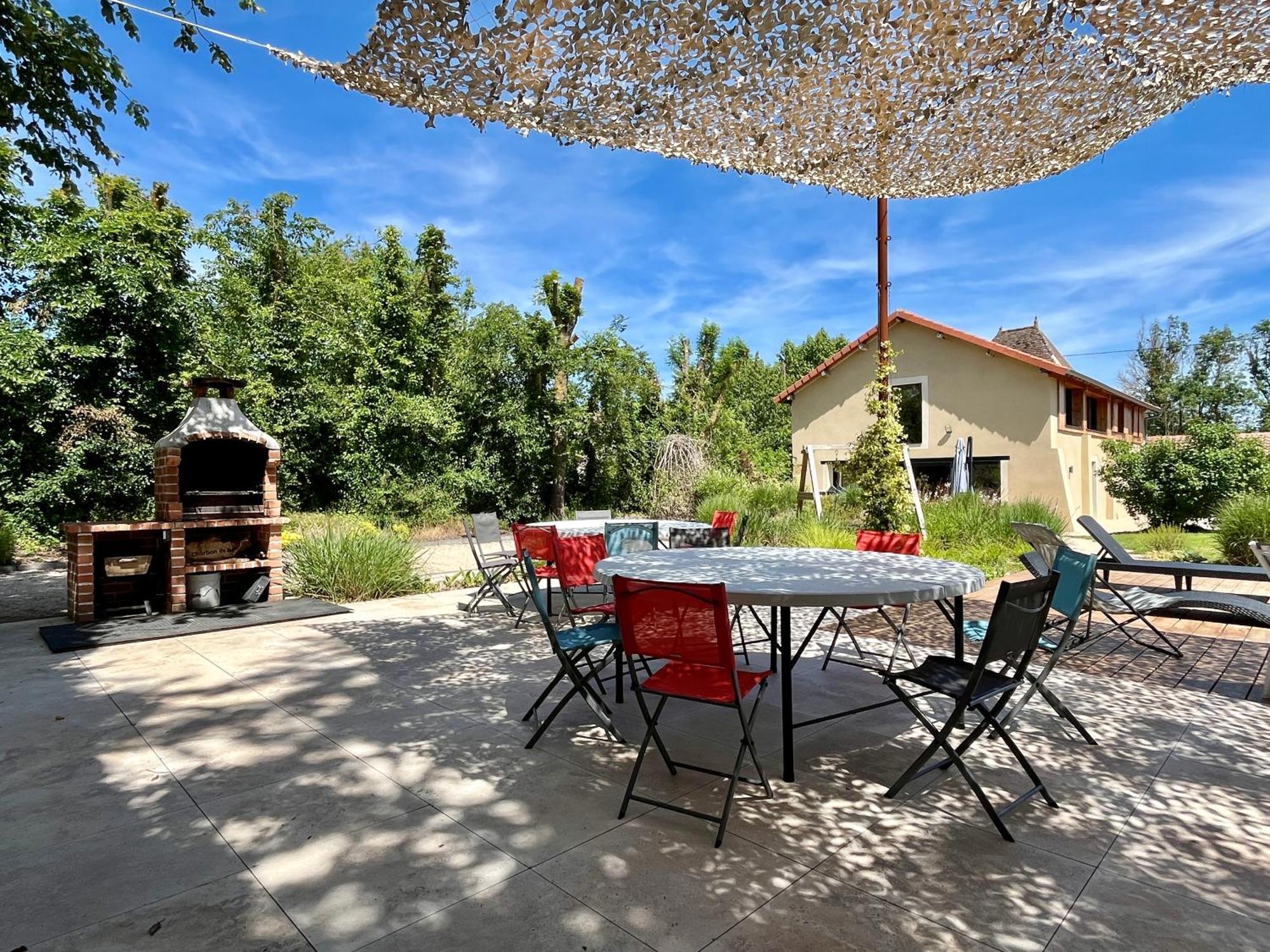 Saint-Sauvy Gite Campagne Famille 15 Pers Piscine Chauffee Jeux Enfants Petanque מראה חיצוני תמונה
